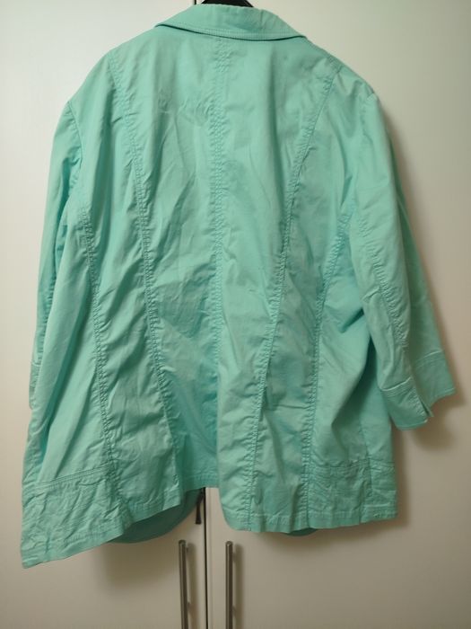 Куртка- ветровка