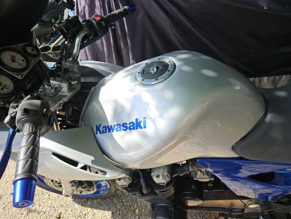 Kawasaki ZR-7 /zr 750 ( schimb distibutie & ulei )