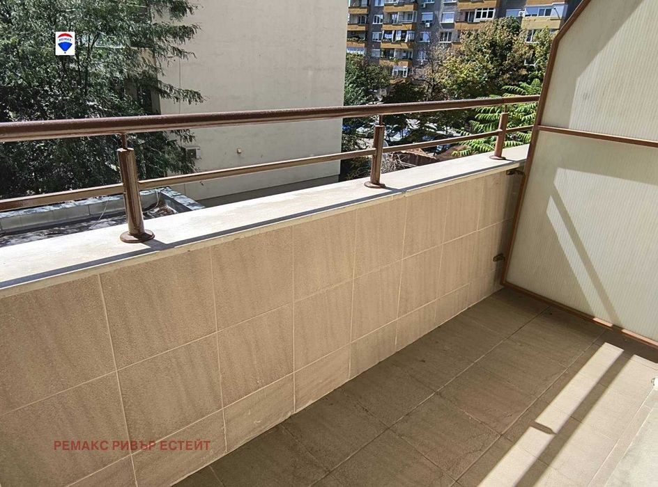 Дава се под наем Двустаен апартамент в Русе, Възраждане - 62 кв.м за 408 € - Снимка #1