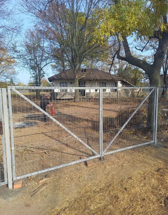 Garduri și porți din plasa bordurată