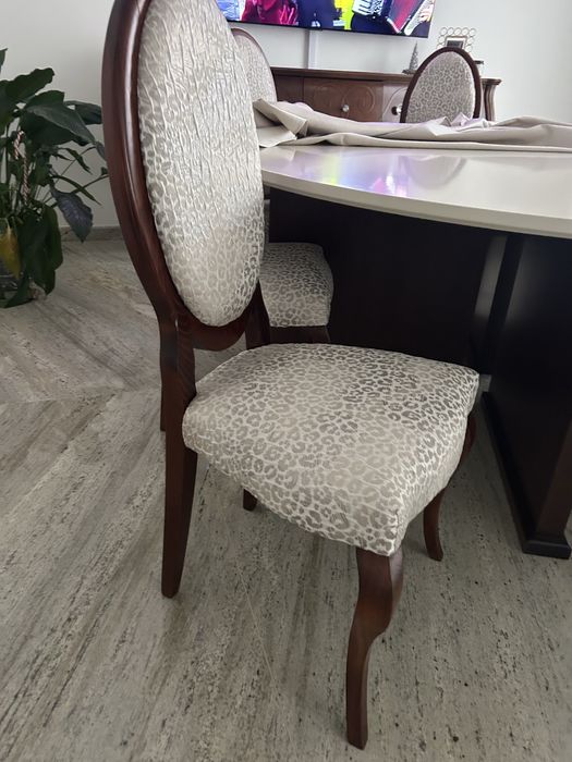 Masa rotunda cu 8 scaune 2 m diametru