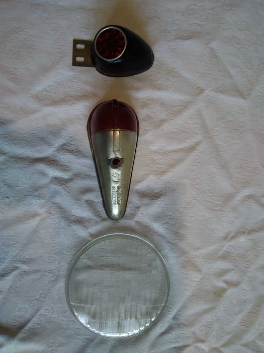 Продавам стъкло за фар и габарити за ретро автомобил и мотоциклет