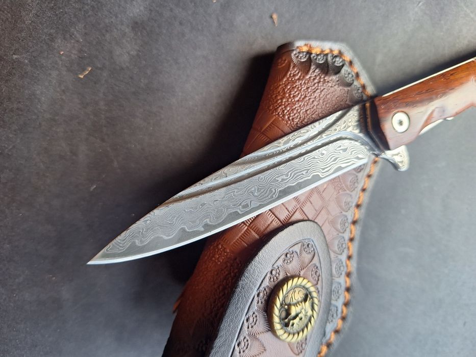 Сгъваем нож-стомана G10 с кожена кания.