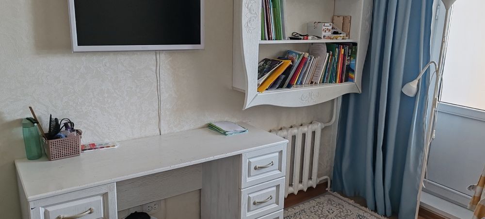 Продам полку для книг