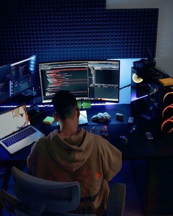 Программист на выезд Айтишник Установка Виндоус Офис по городу Програм