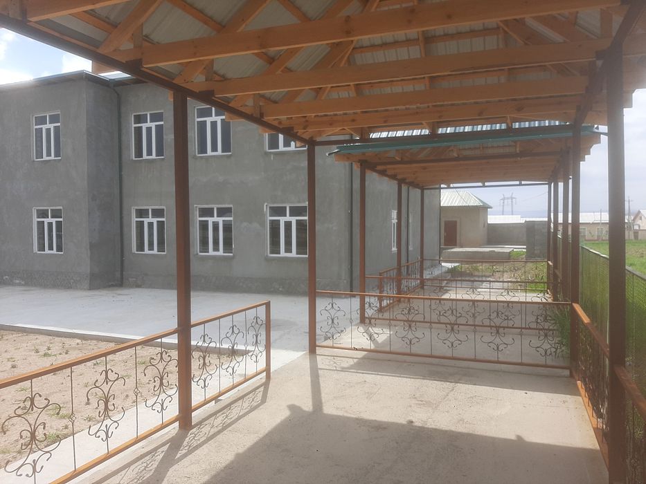 Нотурар бино сотилади