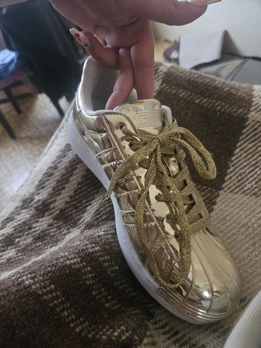 Adidas златни кецове