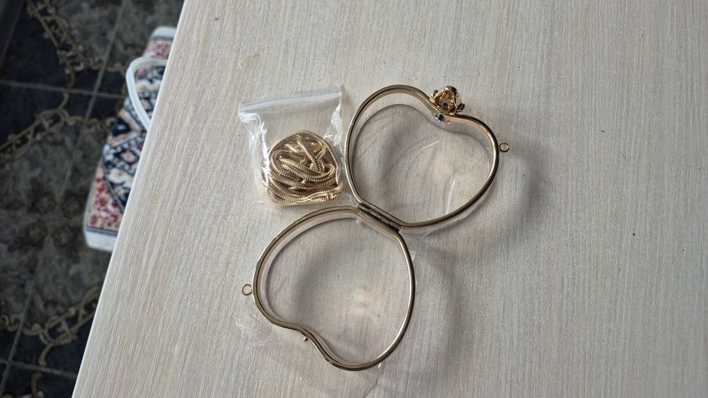 Новая Сумочка -- украшение.