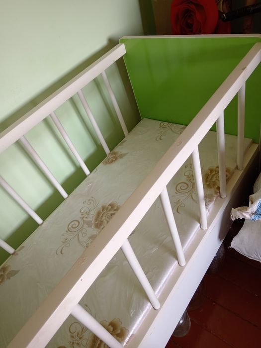 Болалар кравати ва беланчак