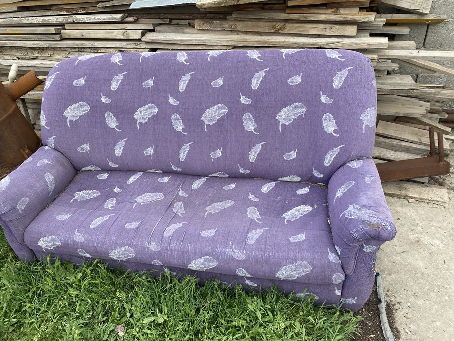 старый диван продам с торгом!!!