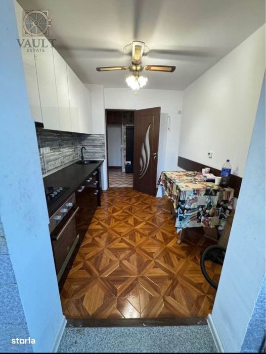 Apartament 3 camere - CENTRALA PROPRIE - zona RAHOVA