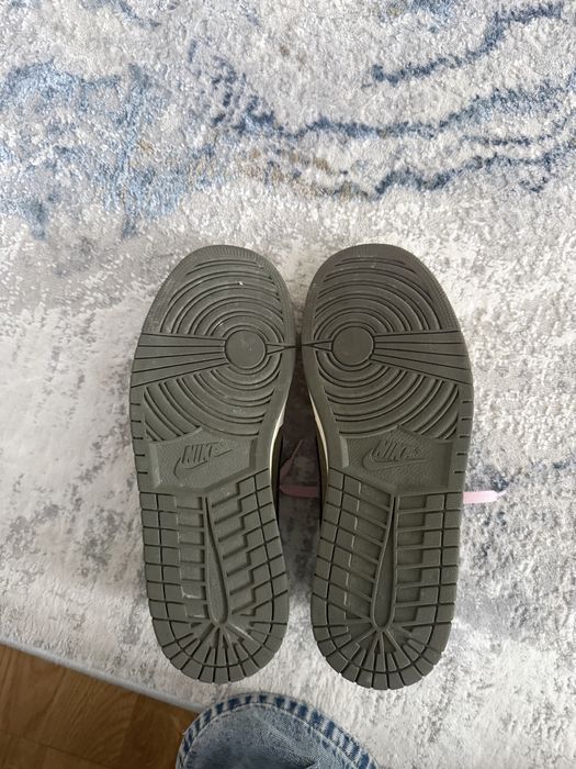 Jordan 1 Travis Scott Mid Olive