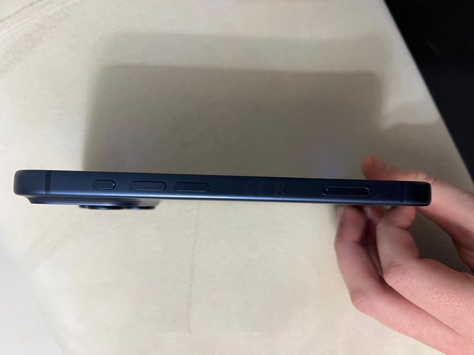 Vand iphone 17 pro deep blue