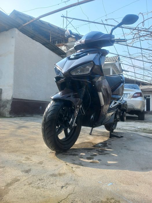 Benzinli Skuter sotiladi