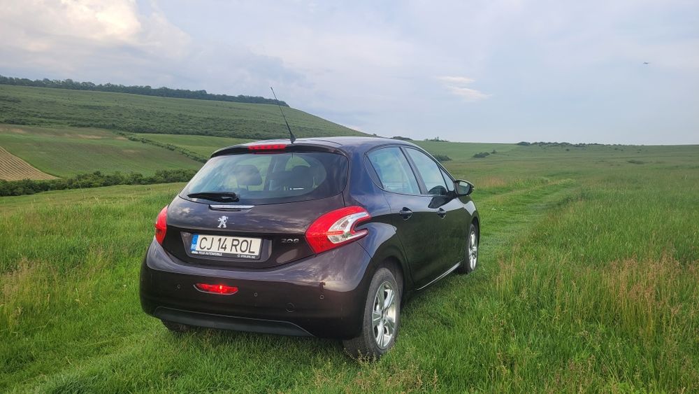 Vând Peugeot 208 1.2 Benzina 2013