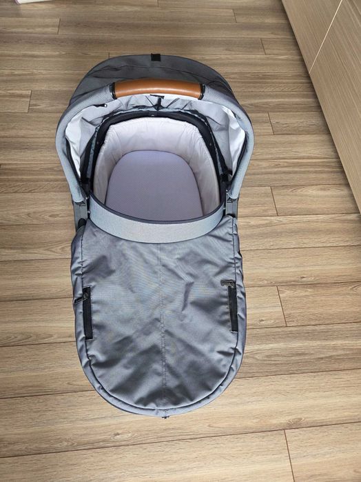 Столче за кола Mutsy Safe2go, Лежащ кош и адаптери set igo