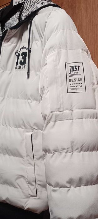 Бяло мъжко,късо яке за есен зима.