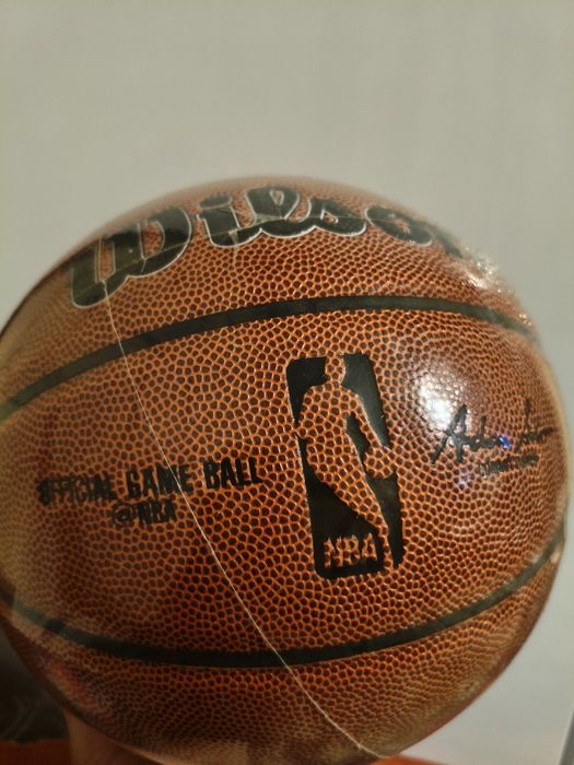 Футбольные и баскетбольные мячи