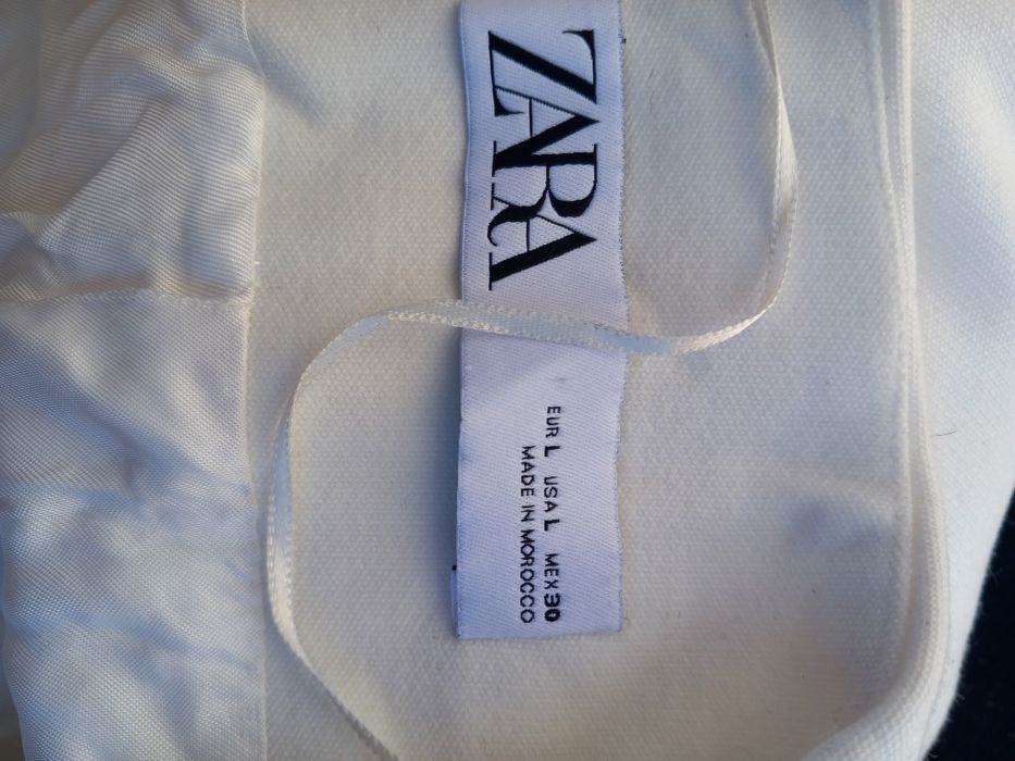 Vând palton alb marca Zara