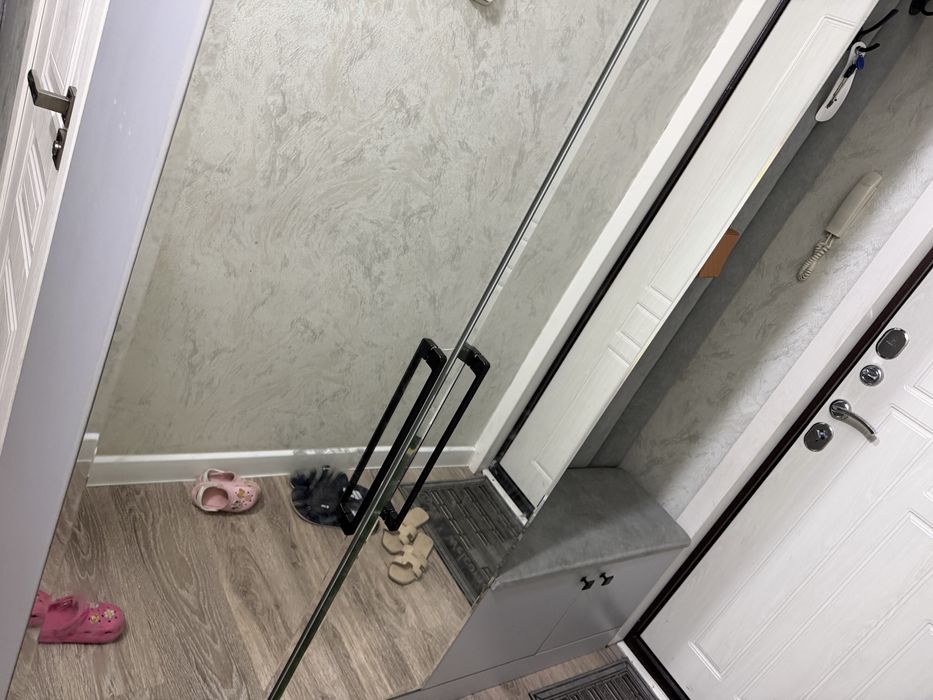 Продаем прихожую