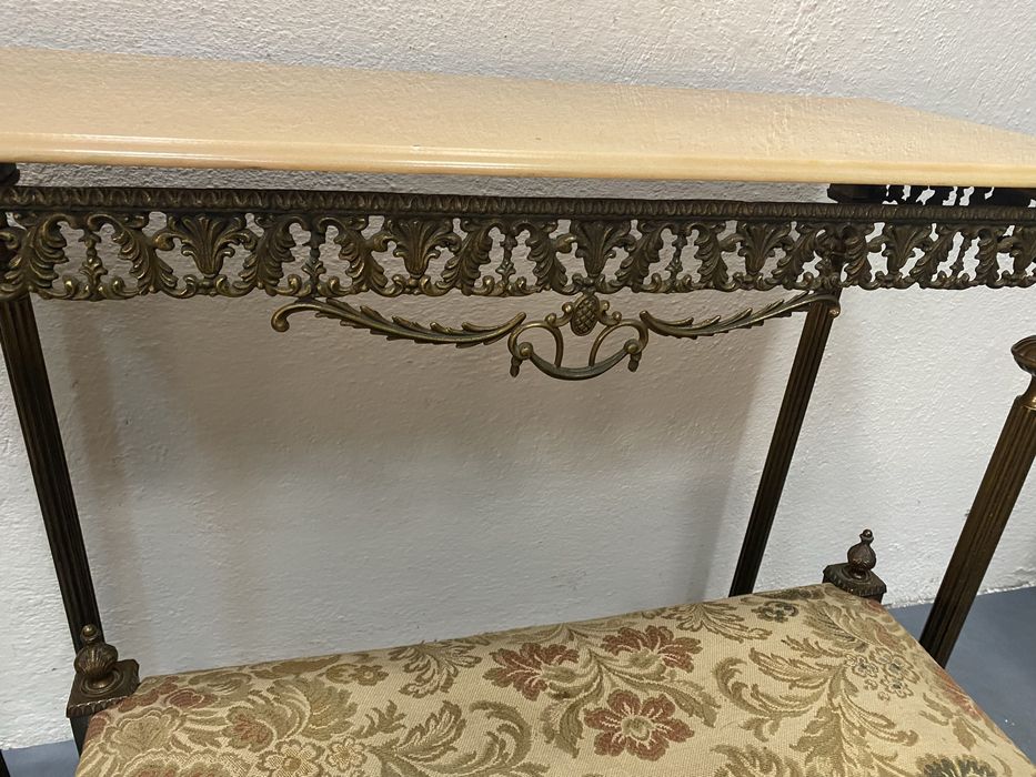 Конзолна маса , табуретка и огледало от масивен месинг