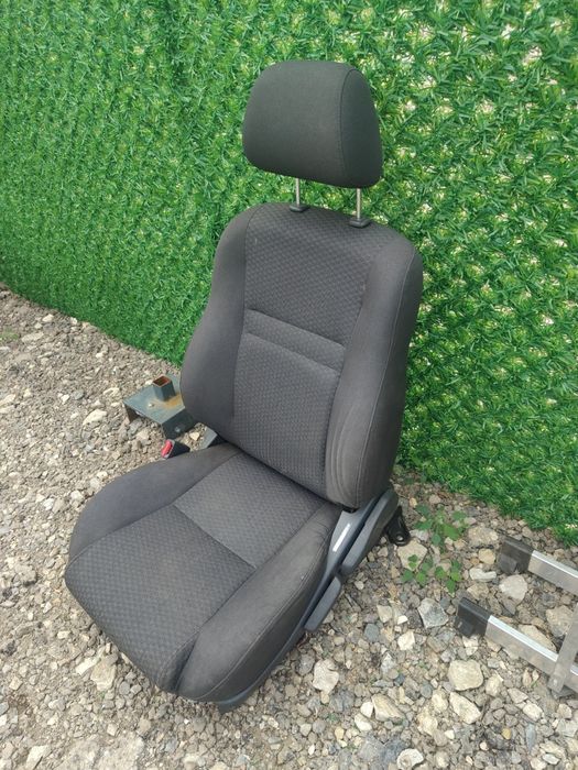 Седалка шофьорска за тойота авенсис т25