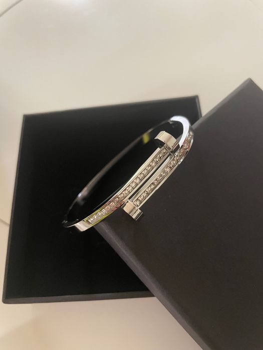 Гривни от стомана