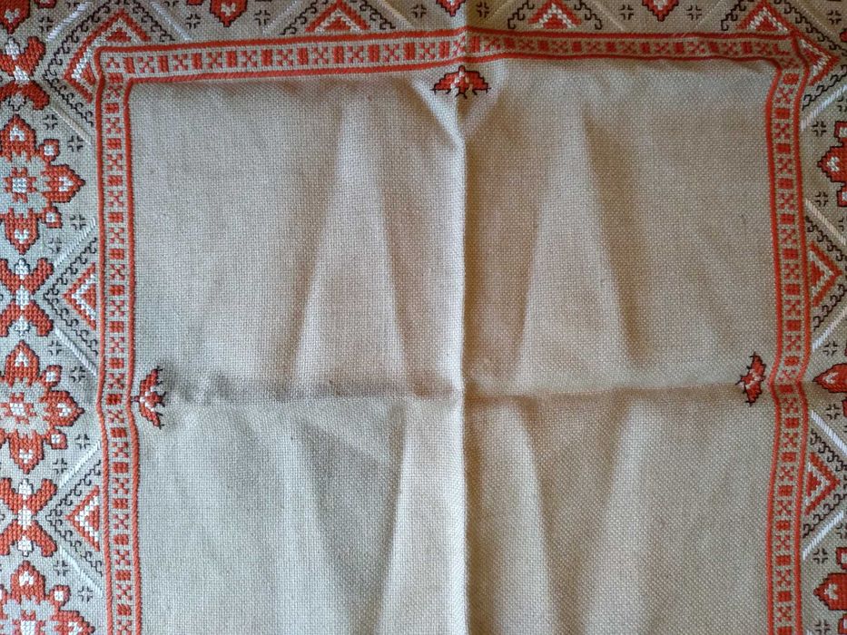 Покривки плетени на една кука и ленени с бродерия