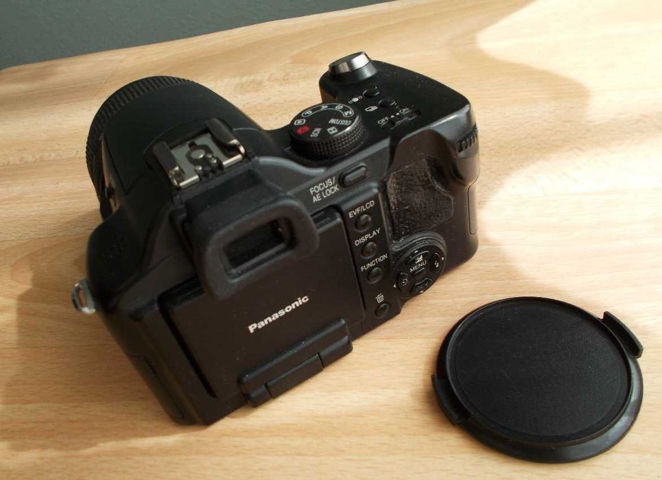 Фотоапарат Panasonic Lumix FZ-50. С принадлежности, фото-чантичка и статив. Мн. добър