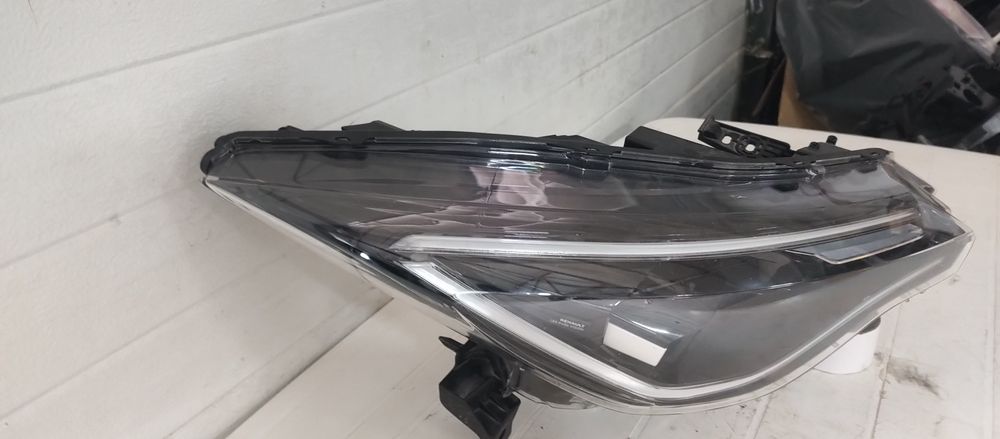 Far dreapta Renault Zoe cod 260100279R