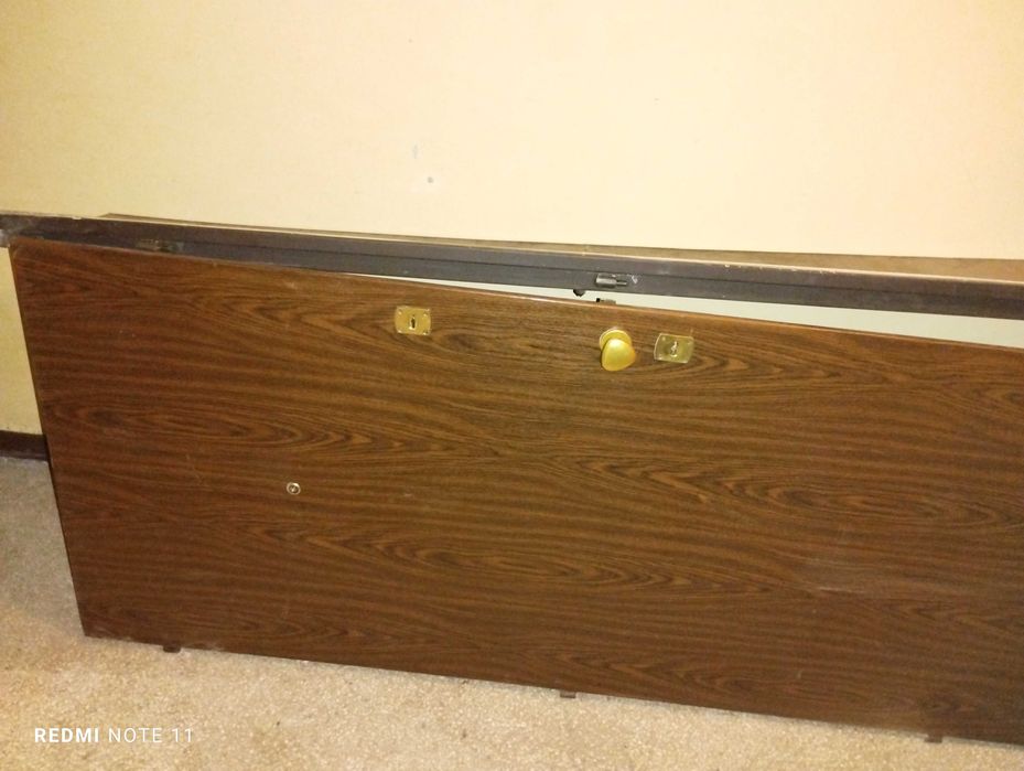 Метална входна врата с две брави и каса