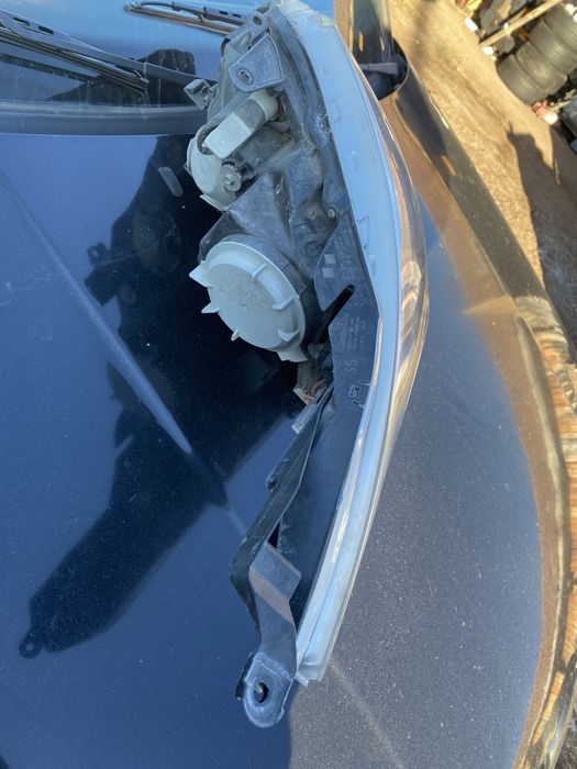 Десен фар Toyota Avensis T27/фейс/LED дневна .