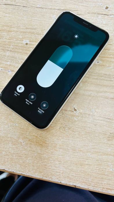 Iphone 11 72 xotira 128  ideal