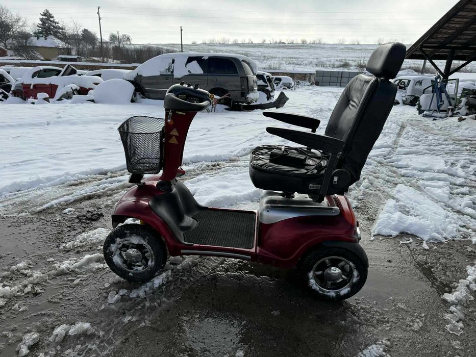 Скутер за трудно подвижни хора или инвалиди