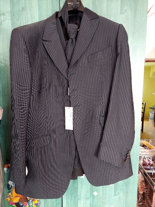 Vand costum nou Carlo Pignatelli