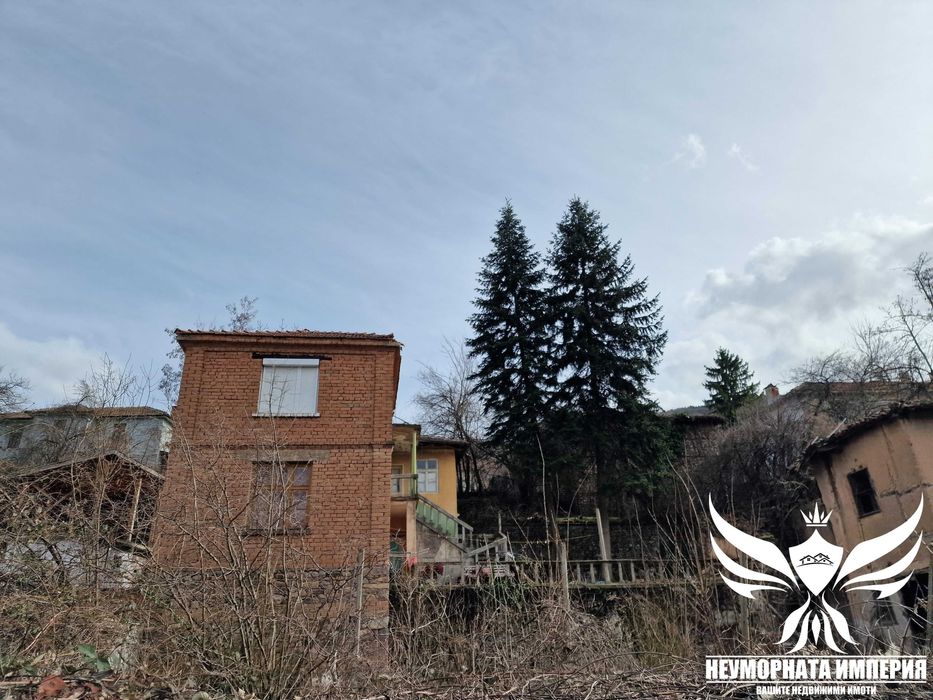 Двуетажна вила/къща 230РЗП с 680кв.м. двор село Тополово, обл.Пловдив