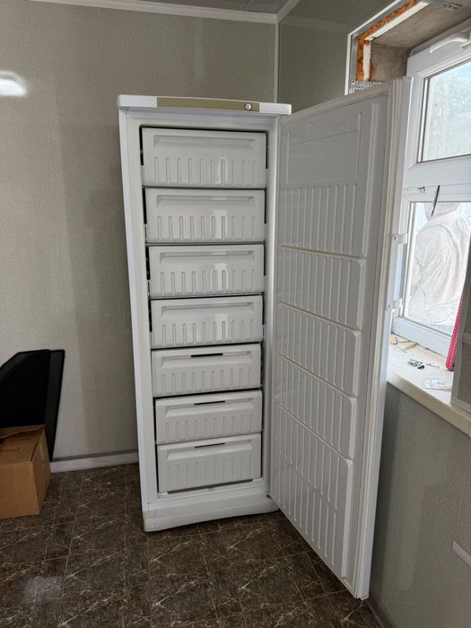 Морозильник Indesit (Требуеться Ремонт)