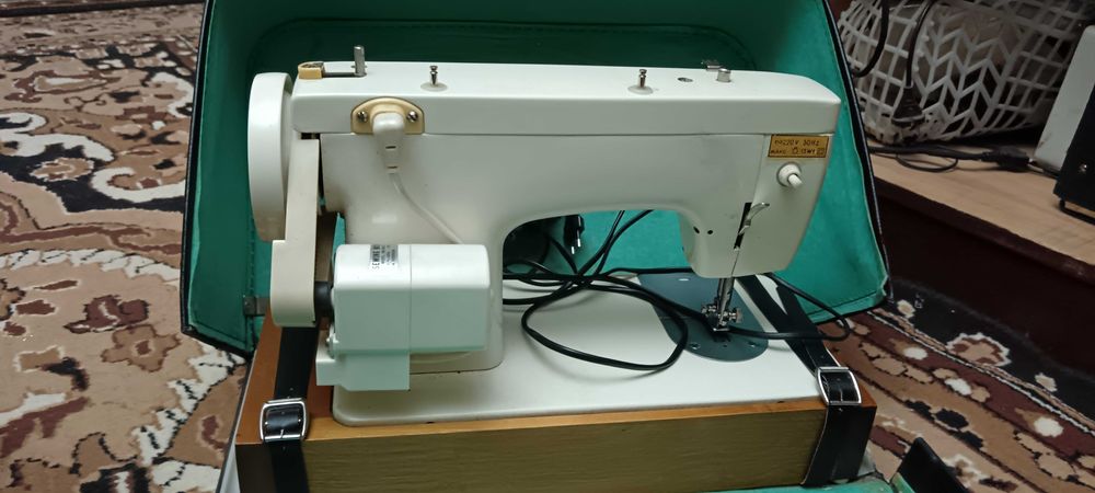 Продам швейную машинку Чайка в хорошем состоянии