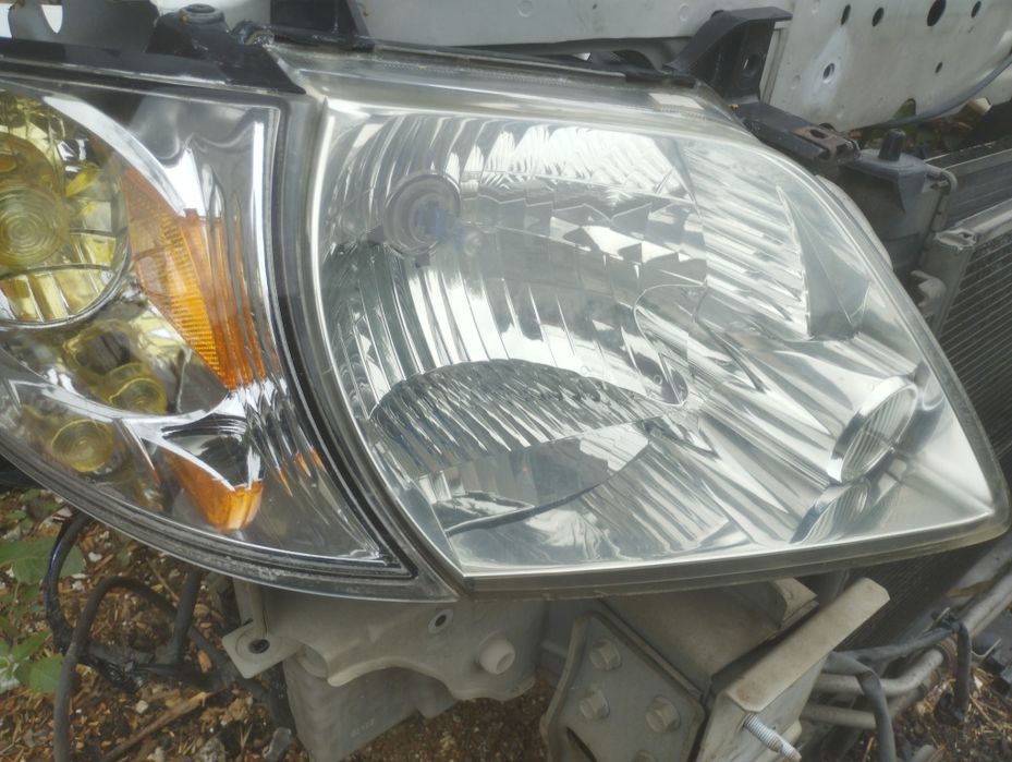 Фары на Мазду MPV 2003г