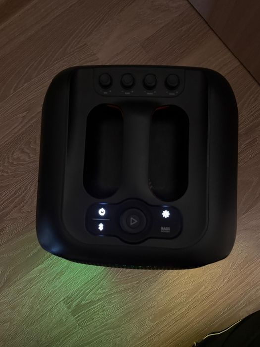 Колонка JBL с микрофоном