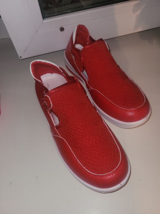 Продам кроссовки