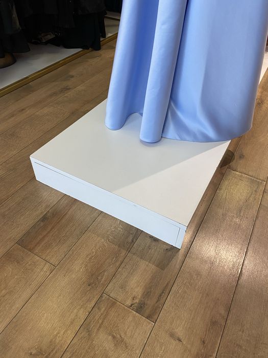 Vând standere.