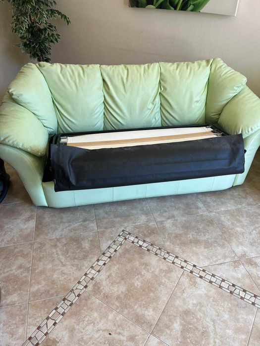 Свежо зелена кожена холова гарнитура