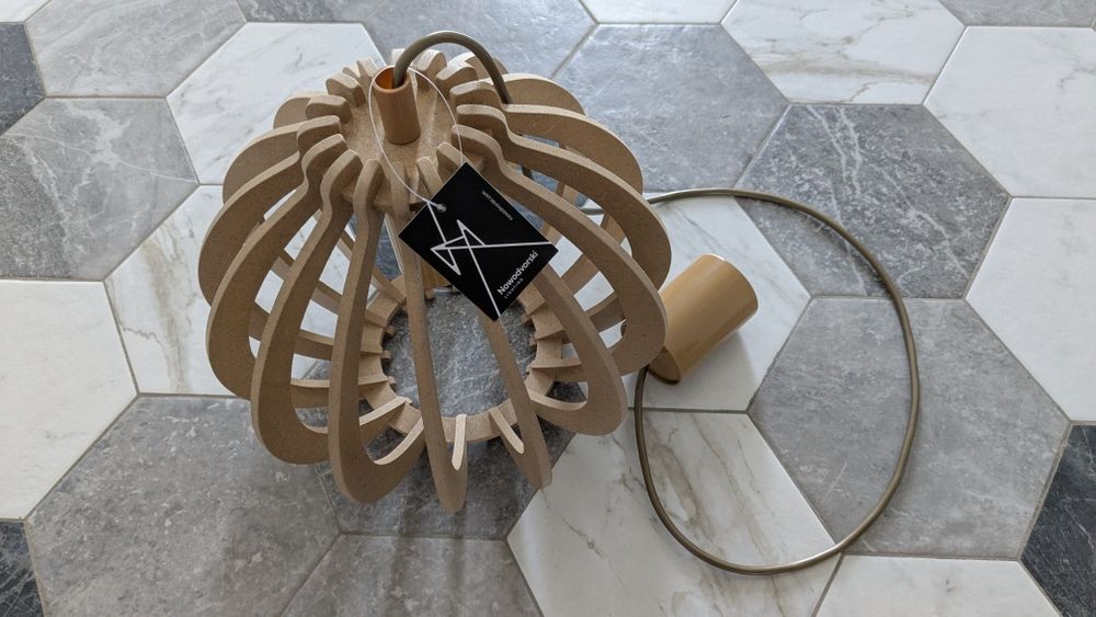 Vand lustra de lemn IKA 4173, diametru 28 cm, 1 dulie E27,