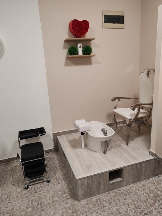 маникюристка под наем