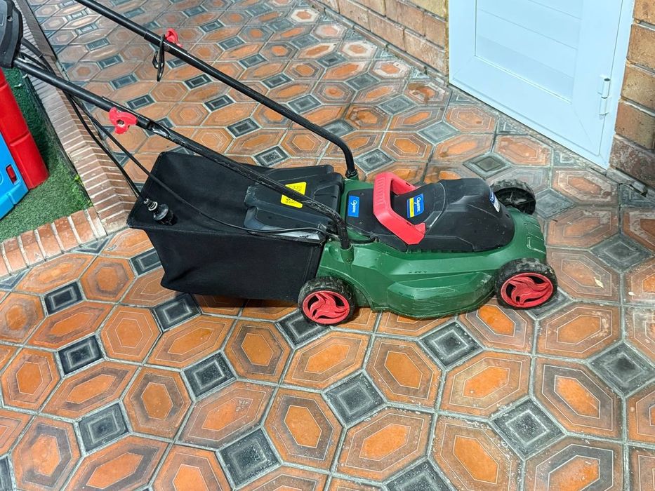 Продам Газонокосилка