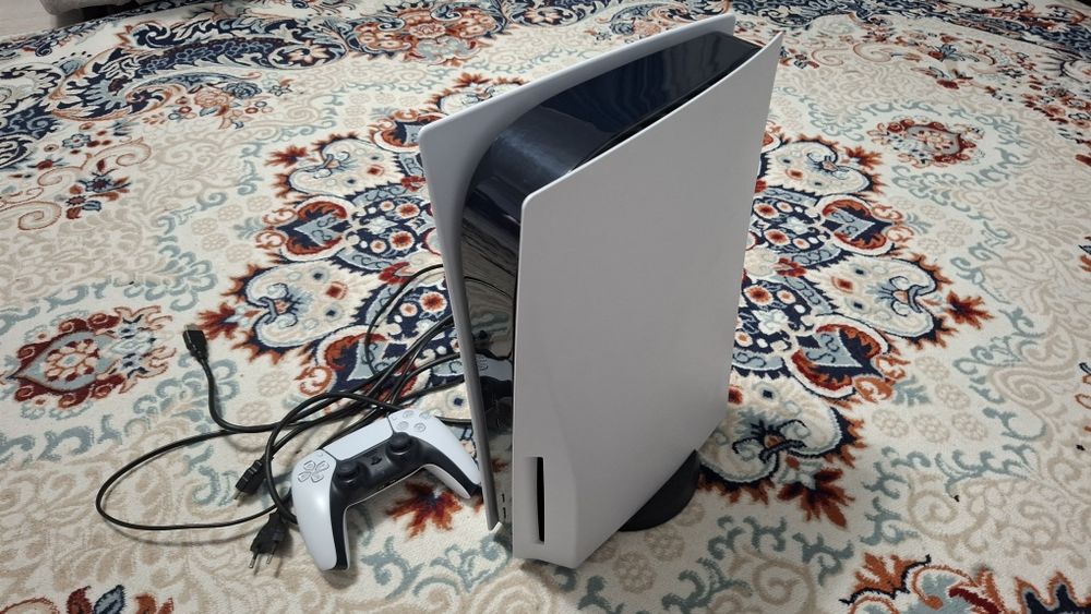 продам PS5 1 джойстик 1 игра
