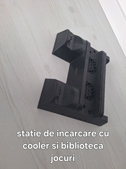 Playstation 4 Pro , 2 manete , state incarcare manete + joc gratis