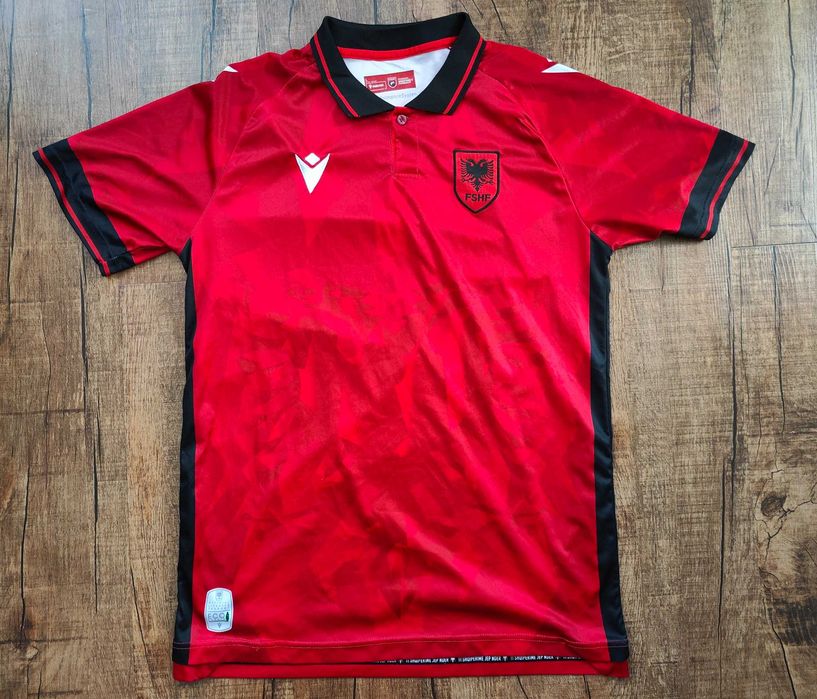Tricou și bluze de fotbal