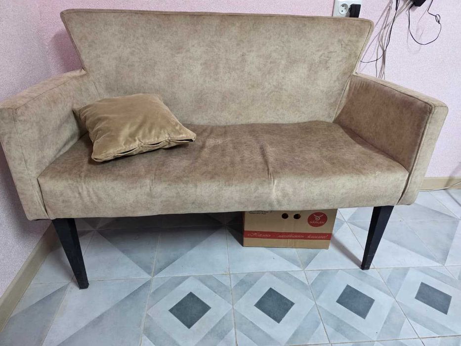 Продам диван офисный